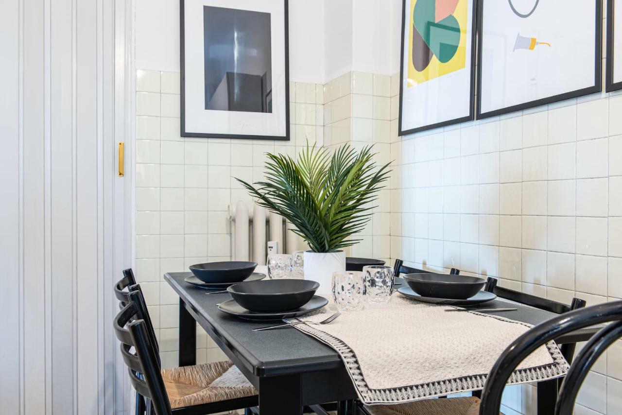 Apartmán Joivy Sophisticated 3-Bed Flat With Desk Milán Exteriér fotografie