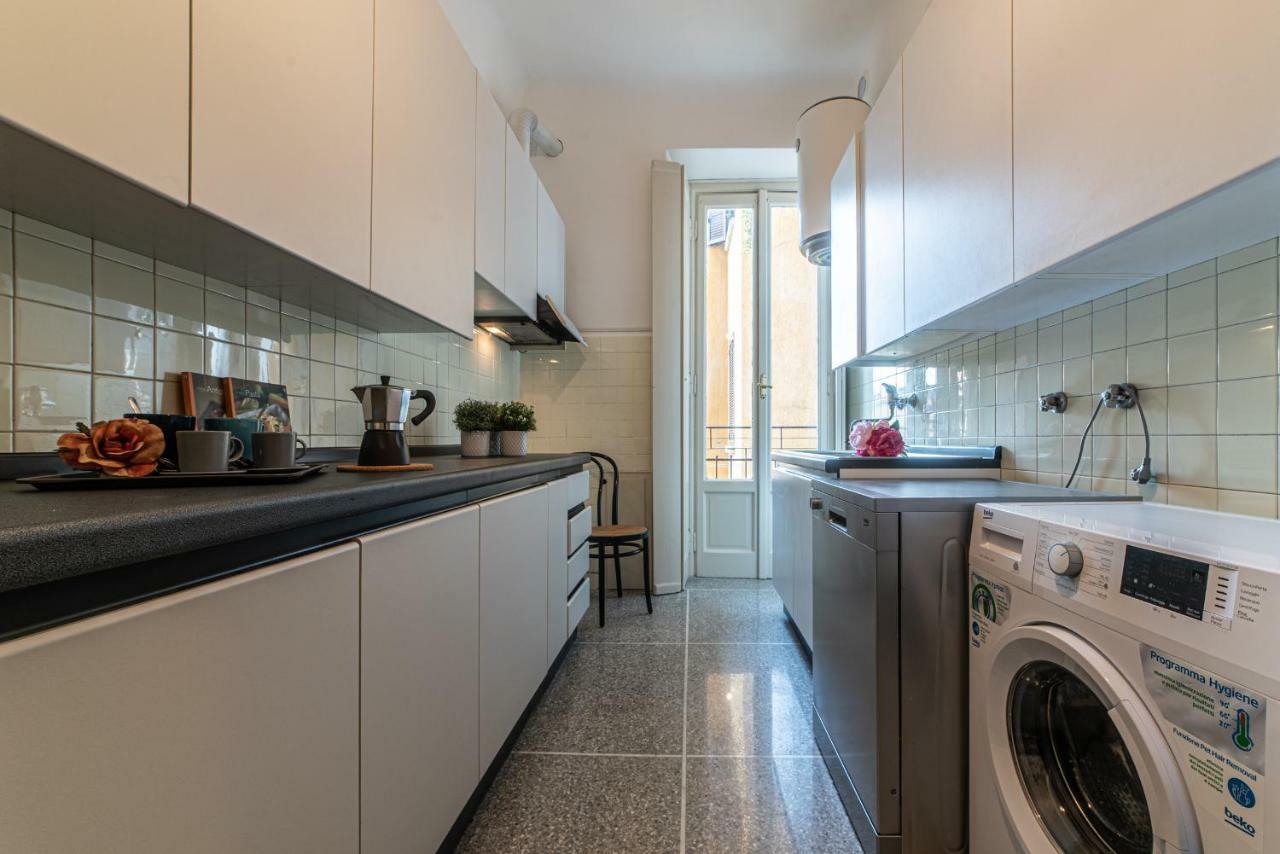 Apartmán Joivy Sophisticated 3-Bed Flat With Desk Milán Exteriér fotografie