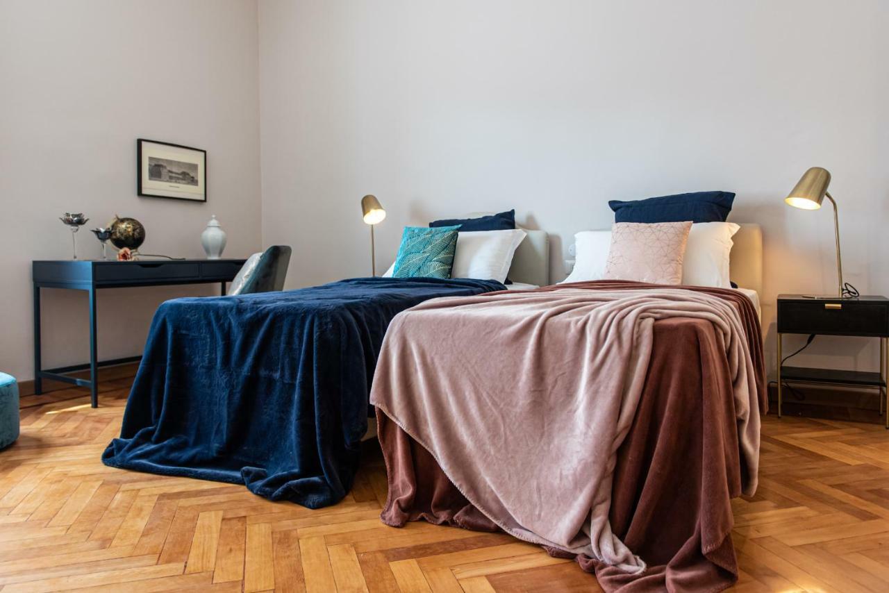 Apartmán Joivy Sophisticated 3-Bed Flat With Desk Milán Exteriér fotografie