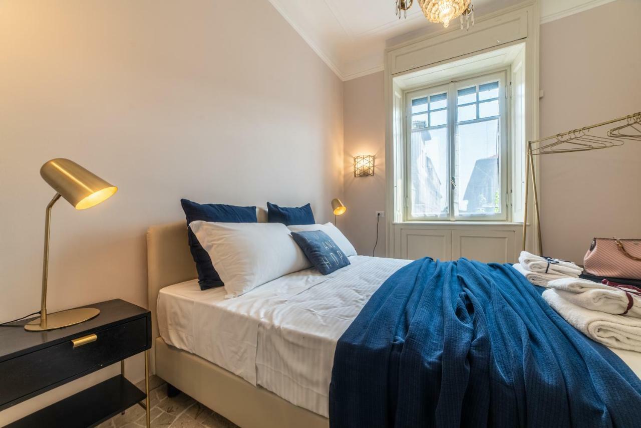 Apartmán Joivy Sophisticated 3-Bed Flat With Desk Milán Exteriér fotografie