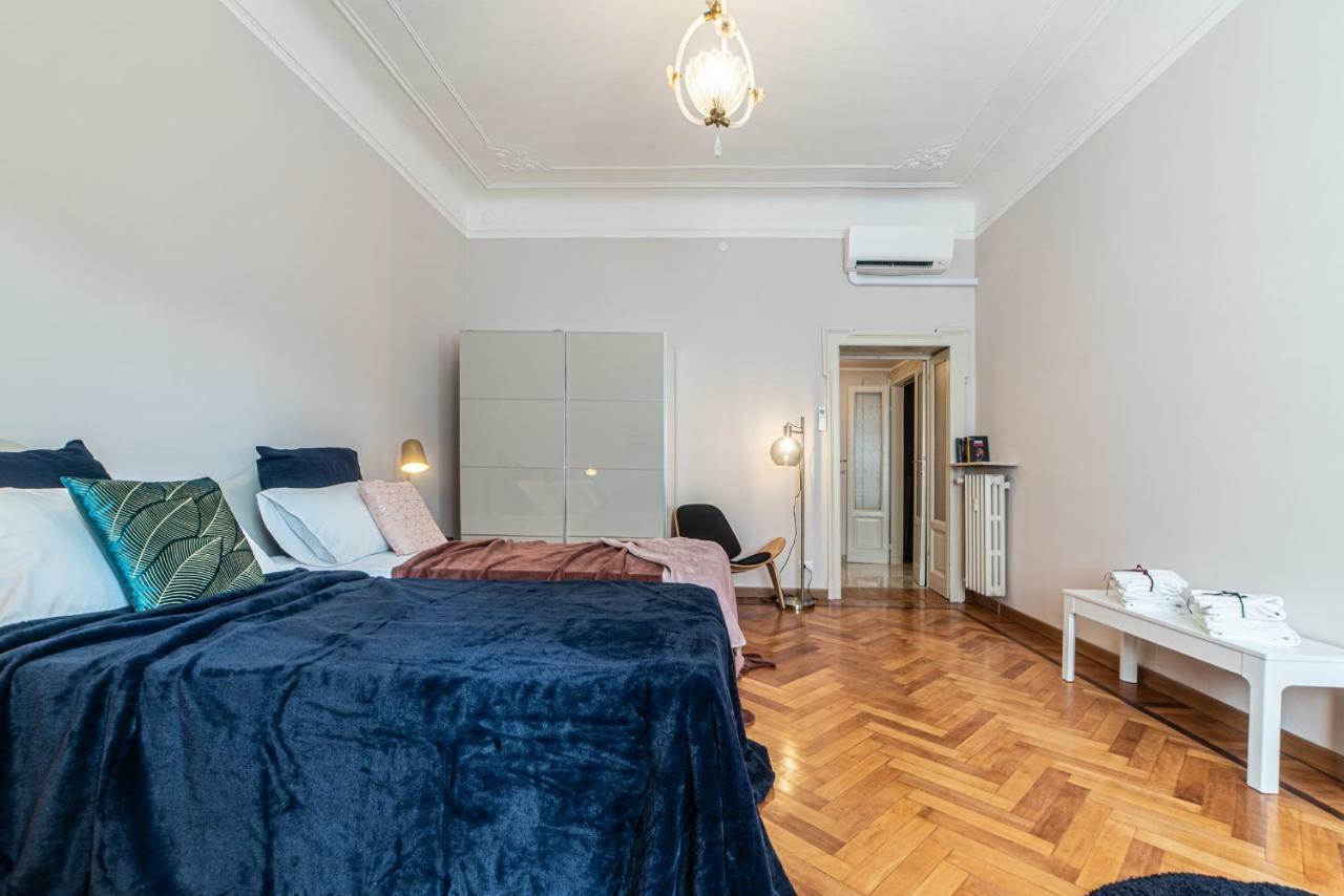 Apartmán Joivy Sophisticated 3-Bed Flat With Desk Milán Exteriér fotografie
